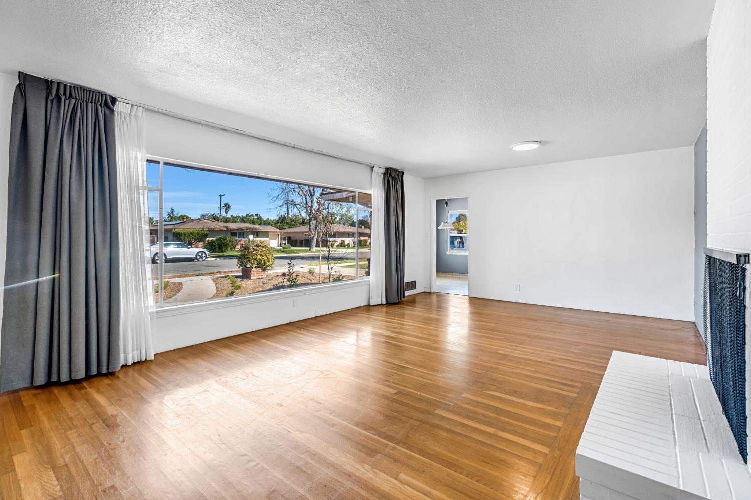 217 W Cortland Ave, Fresno, CA 93705