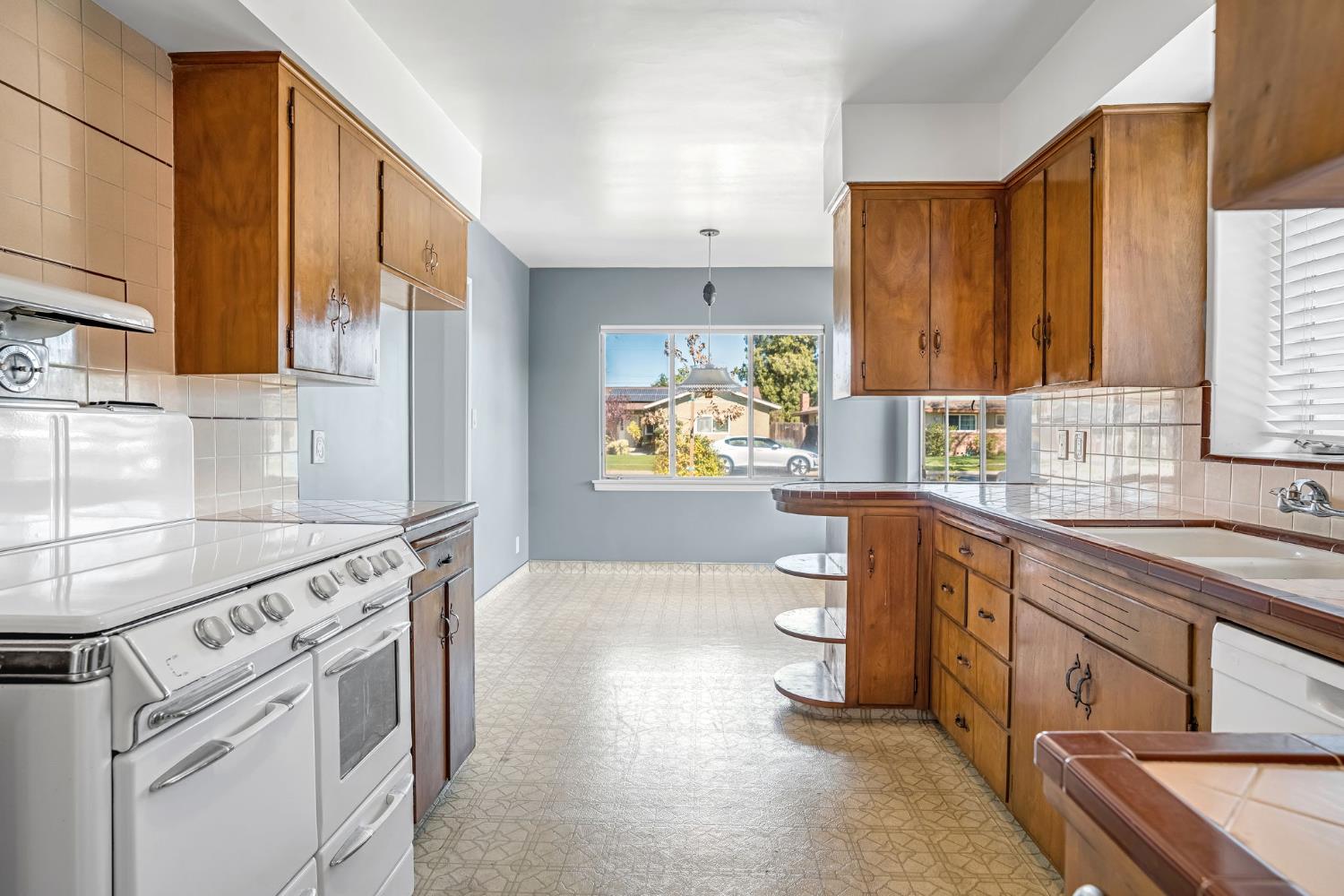 217 W Cortland Ave, Fresno, CA 93705