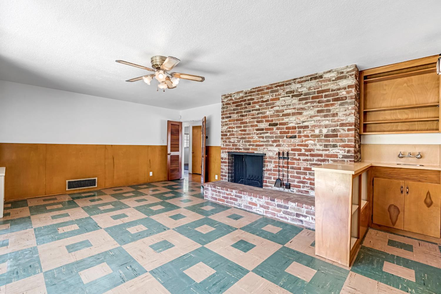 217 W Cortland Ave, Fresno, CA 93705