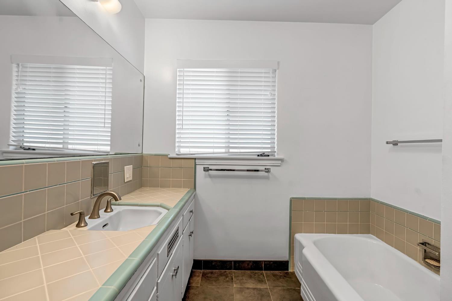 217 W Cortland Ave, Fresno, CA 93705