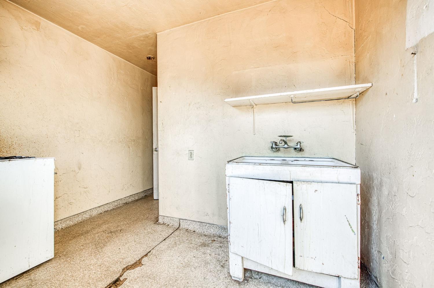 4603 E Nevada Ave, Fresno, CA 93702