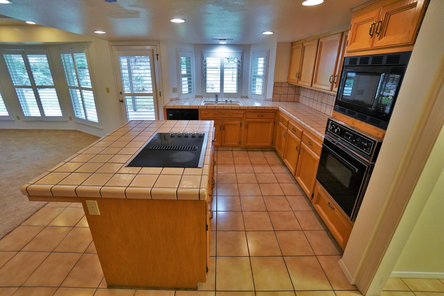 742 W Ellery Ave, Clovis, CA 93612