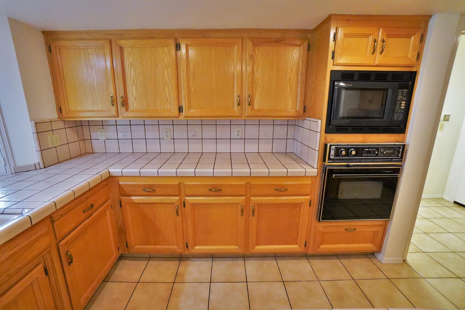 742 W Ellery Ave, Clovis, CA 93612