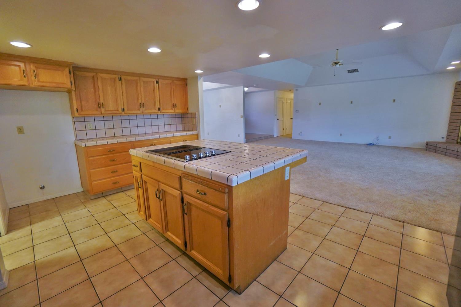 742 W Ellery Ave, Clovis, CA 93612