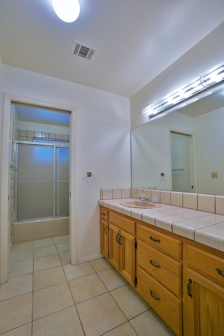 742 W Ellery Ave, Clovis, CA 93612