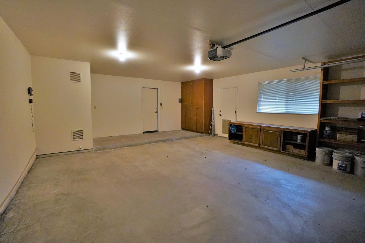 742 W Ellery Ave, Clovis, CA 93612