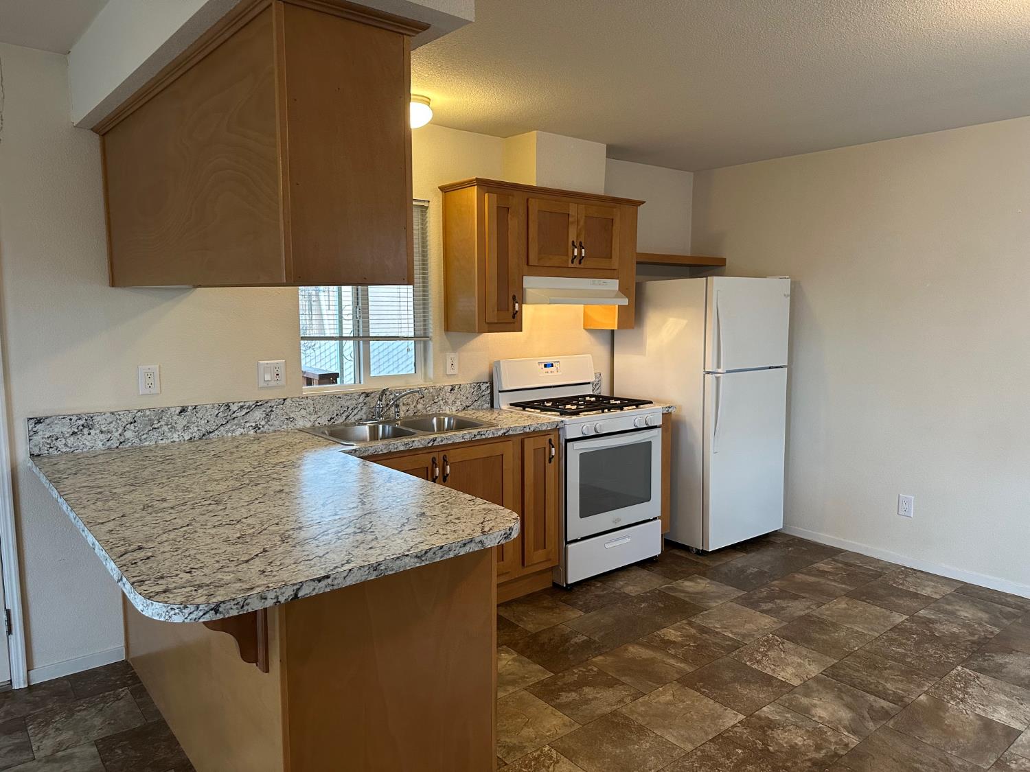 1724 Minnewawa Ave #56, Clovis, CA 93612