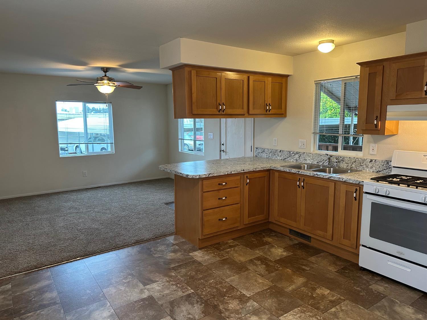 1724 Minnewawa Ave #56, Clovis, CA 93612