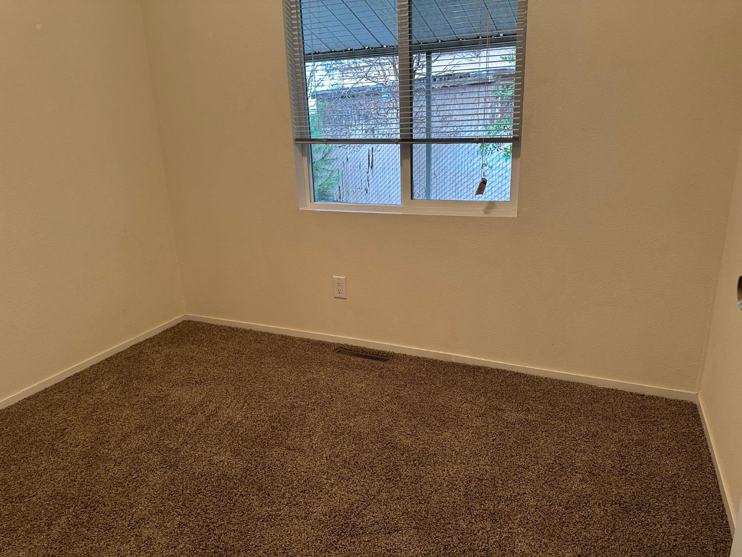 1724 Minnewawa Ave #56, Clovis, CA 93612