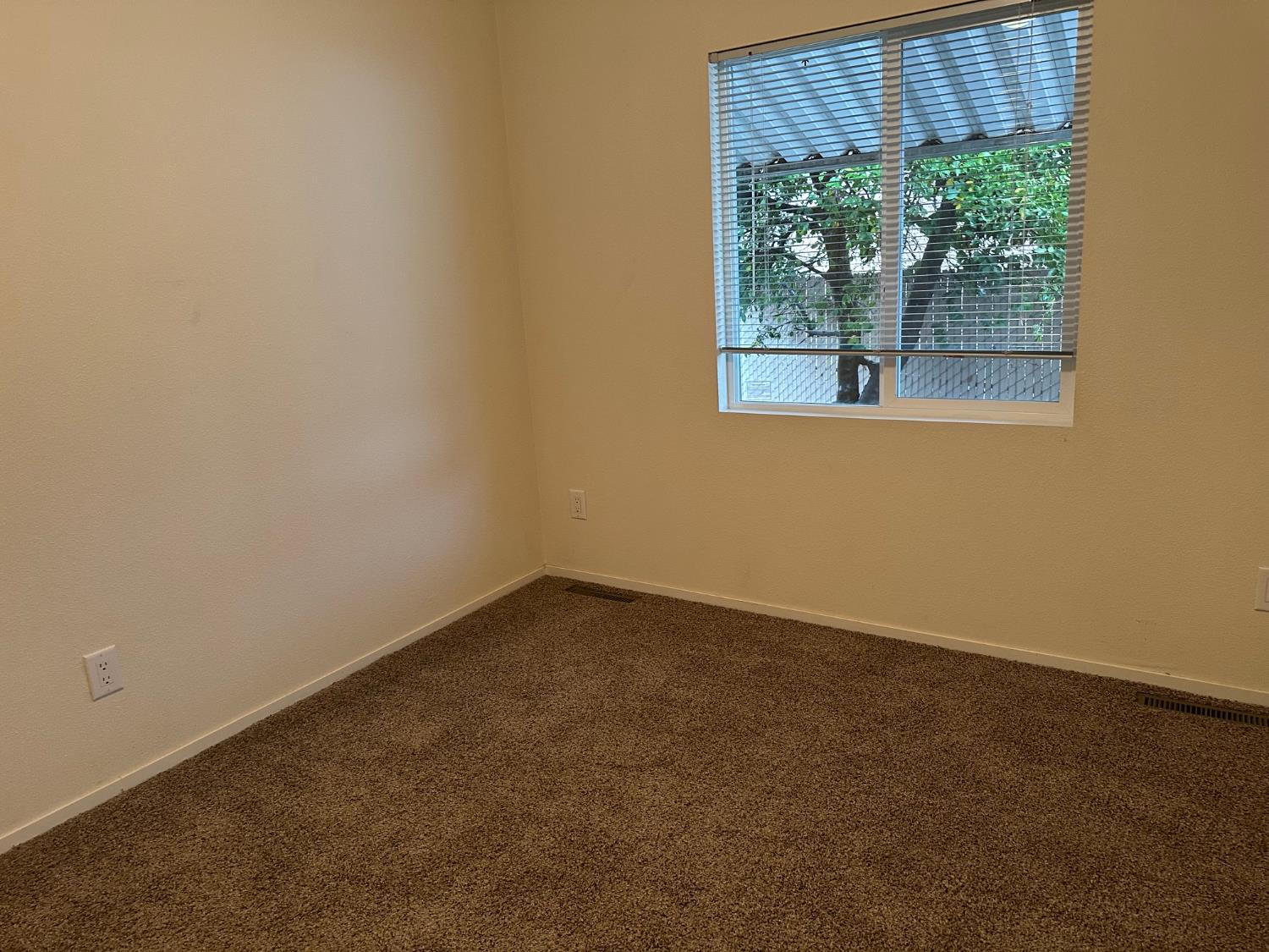 1724 Minnewawa Ave #56, Clovis, CA 93612