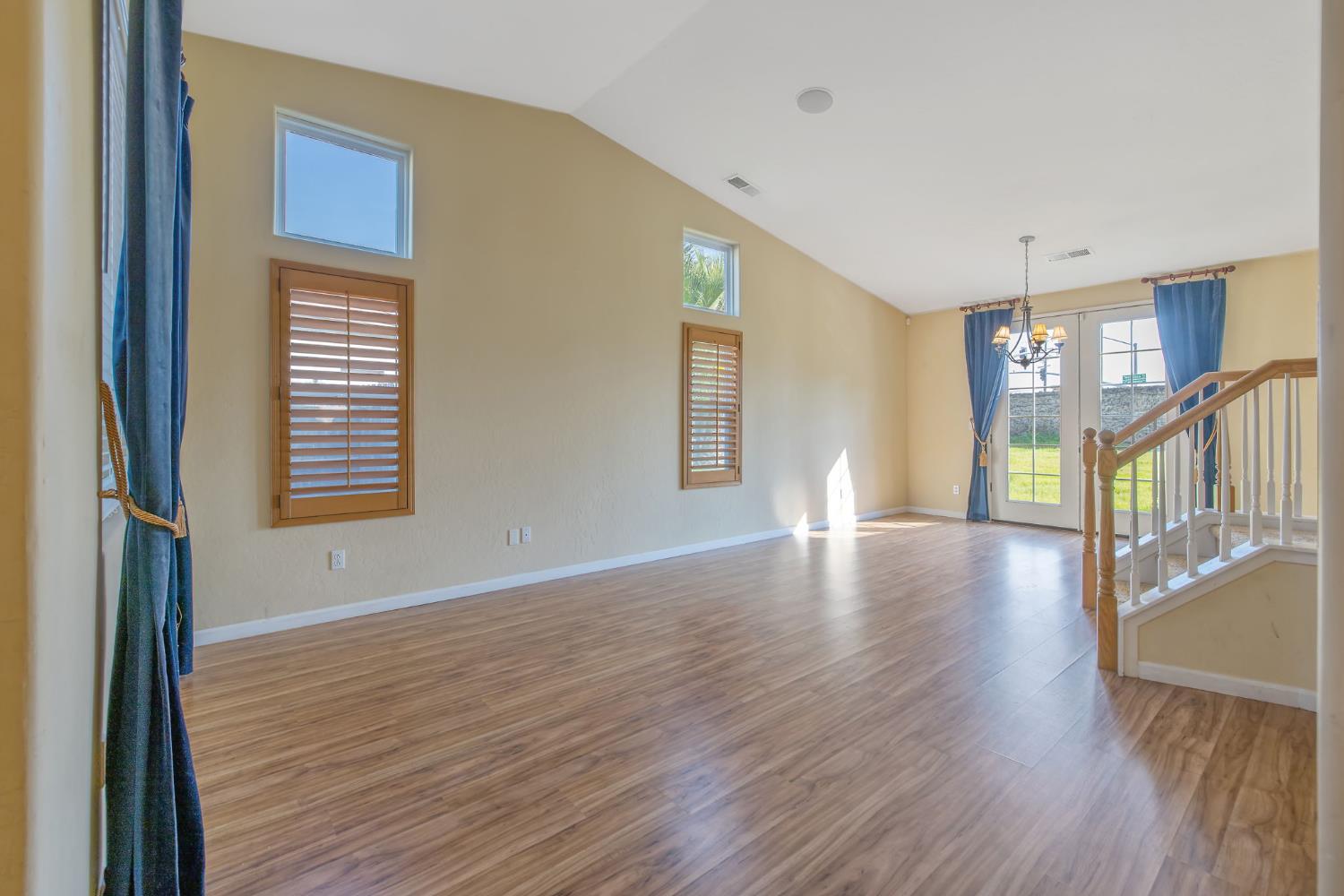 5586 E Atchison St, Fresno, CA 93727