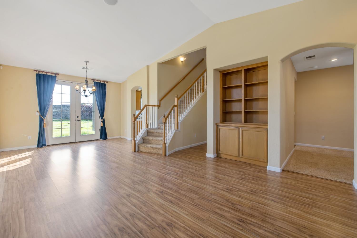 5586 E Atchison St, Fresno, CA 93727