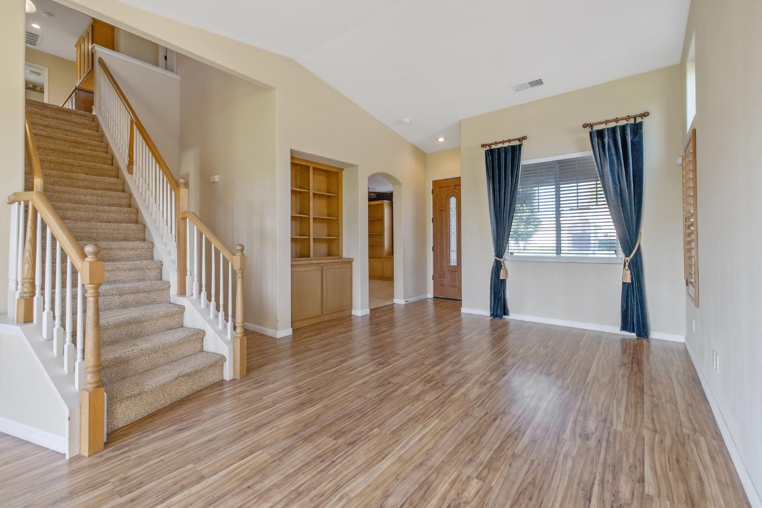 5586 E Atchison St, Fresno, CA 93727