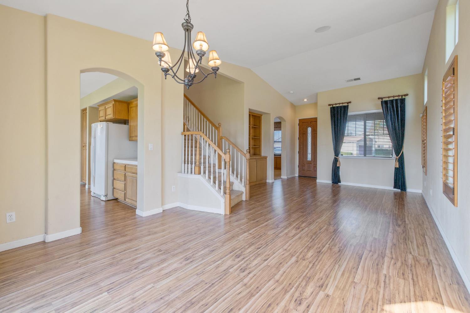 5586 E Atchison St, Fresno, CA 93727