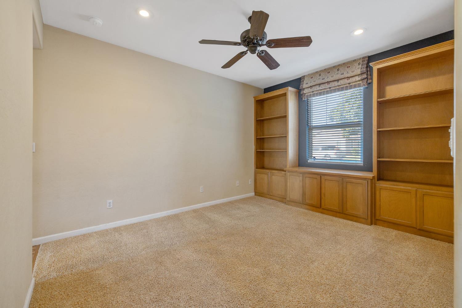 5586 E Atchison St, Fresno, CA 93727