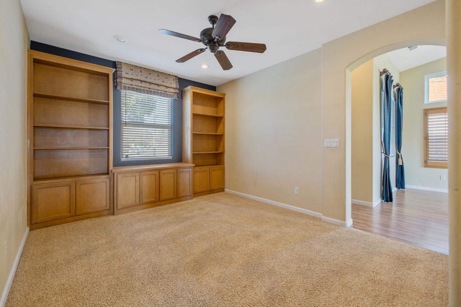 5586 E Atchison St, Fresno, CA 93727