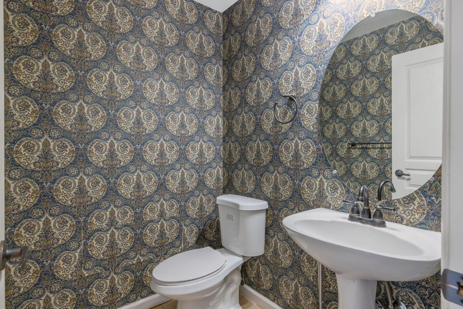 5586 E Atchison St, Fresno, CA 93727