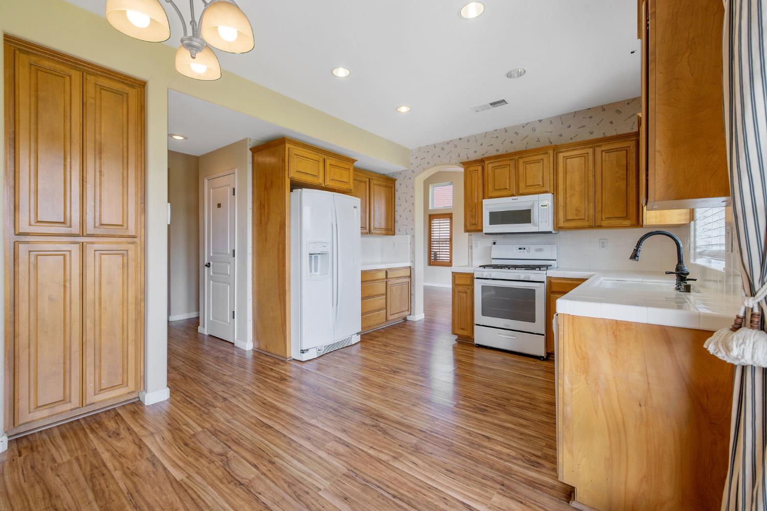 5586 E Atchison St, Fresno, CA 93727