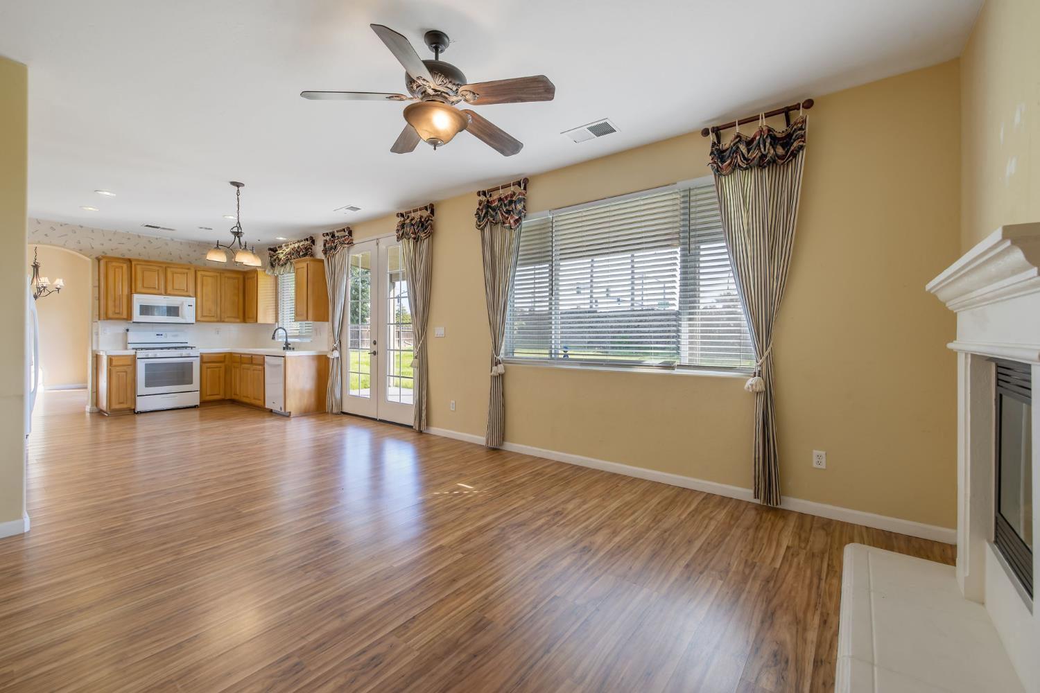 5586 E Atchison St, Fresno, CA 93727