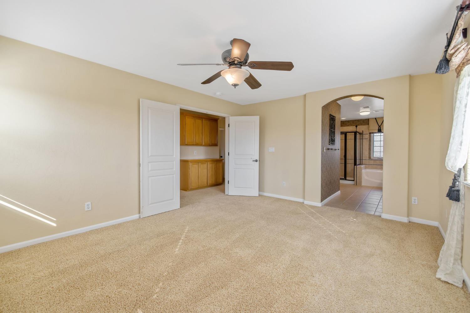 5586 E Atchison St, Fresno, CA 93727