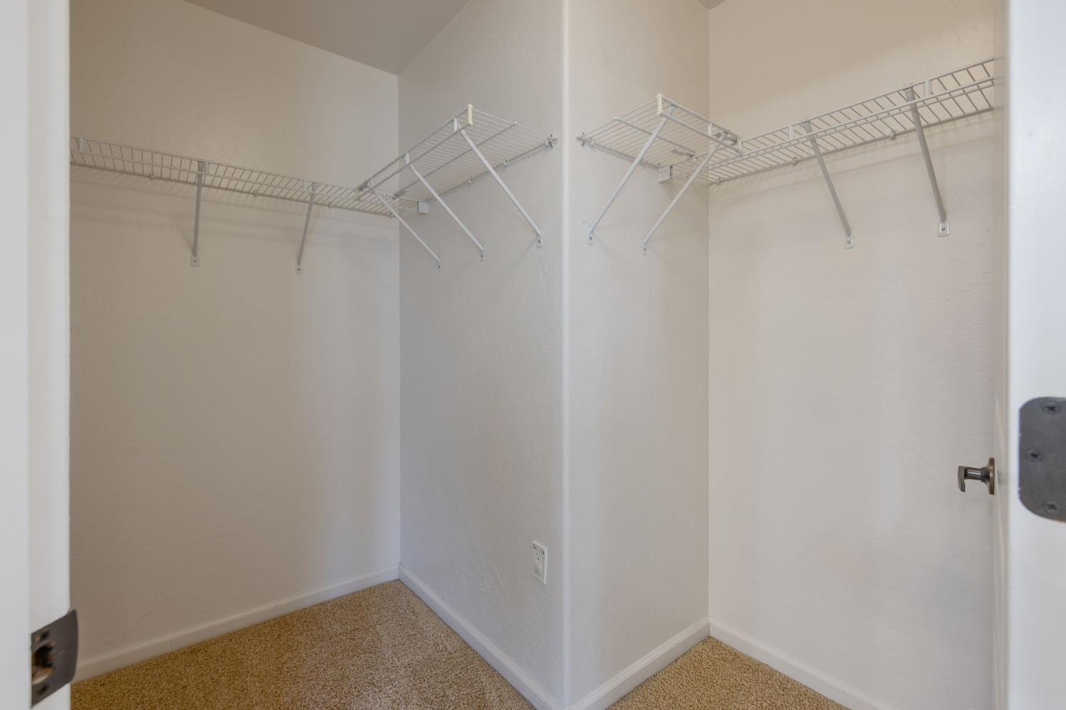 5586 E Atchison St, Fresno, CA 93727