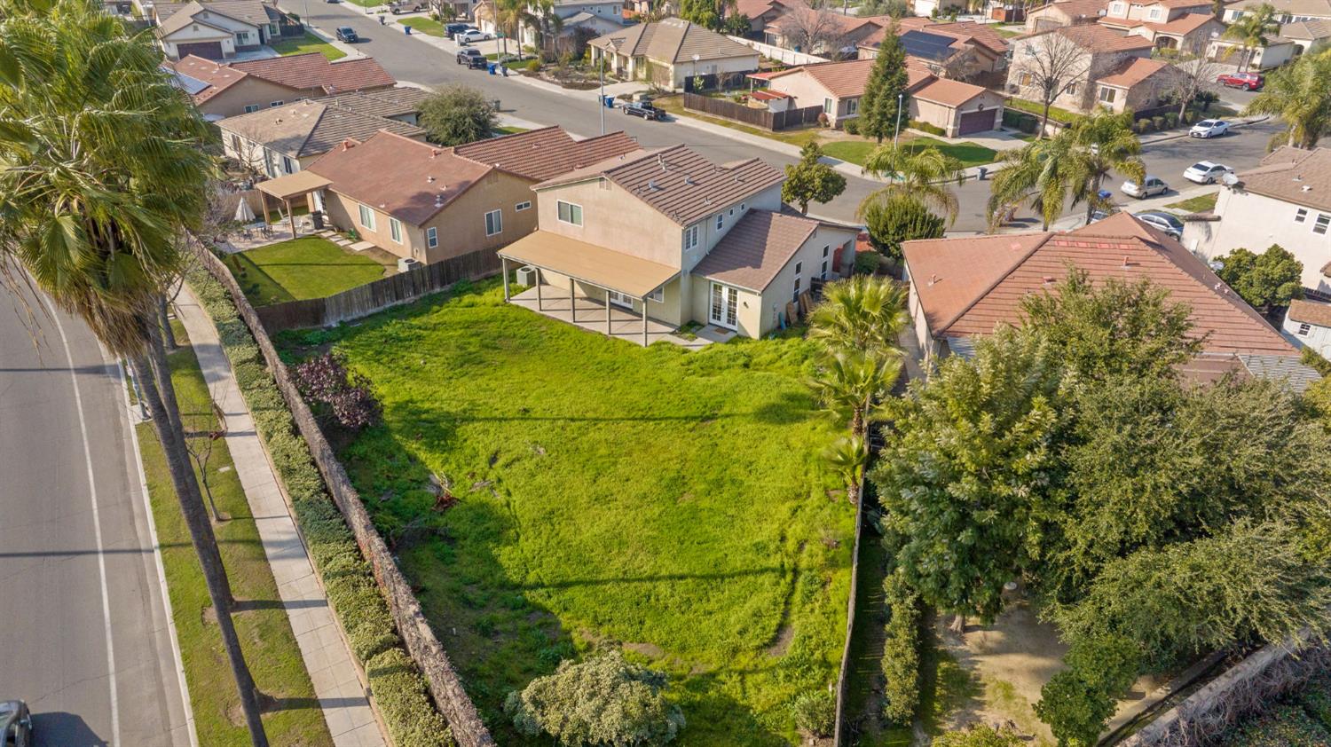 5586 E Atchison St, Fresno, CA 93727