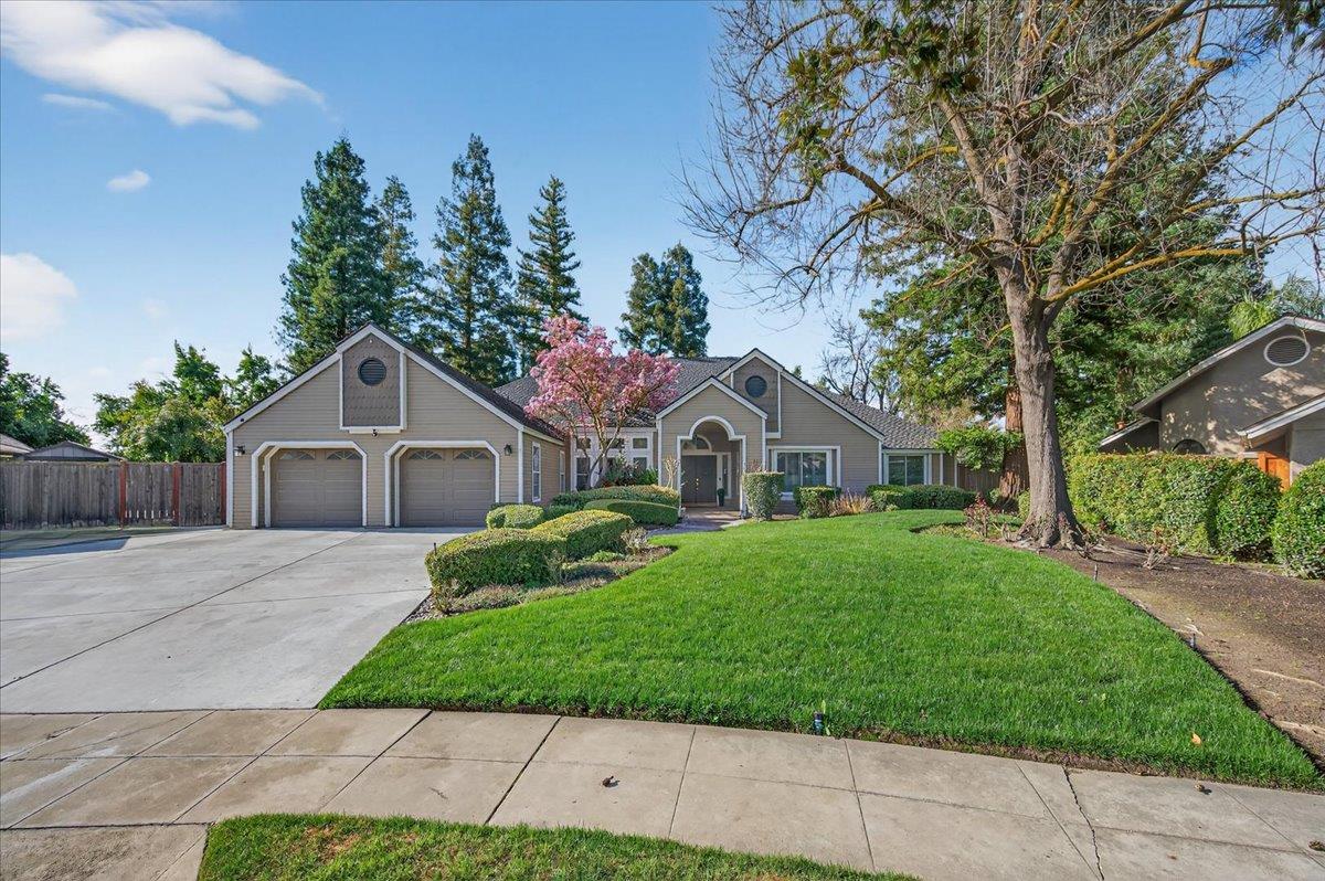 8269 N 6Th St, Fresno, CA 93720