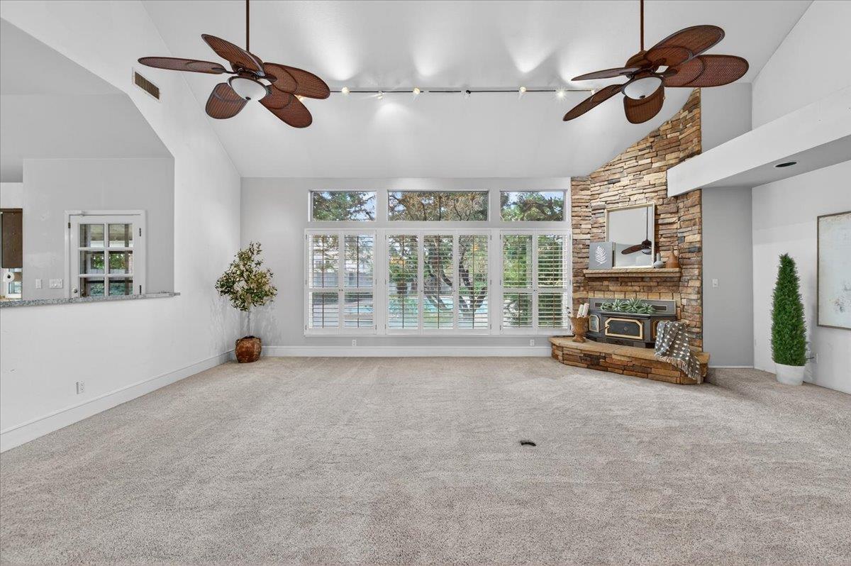 8269 N 6Th St, Fresno, CA 93720