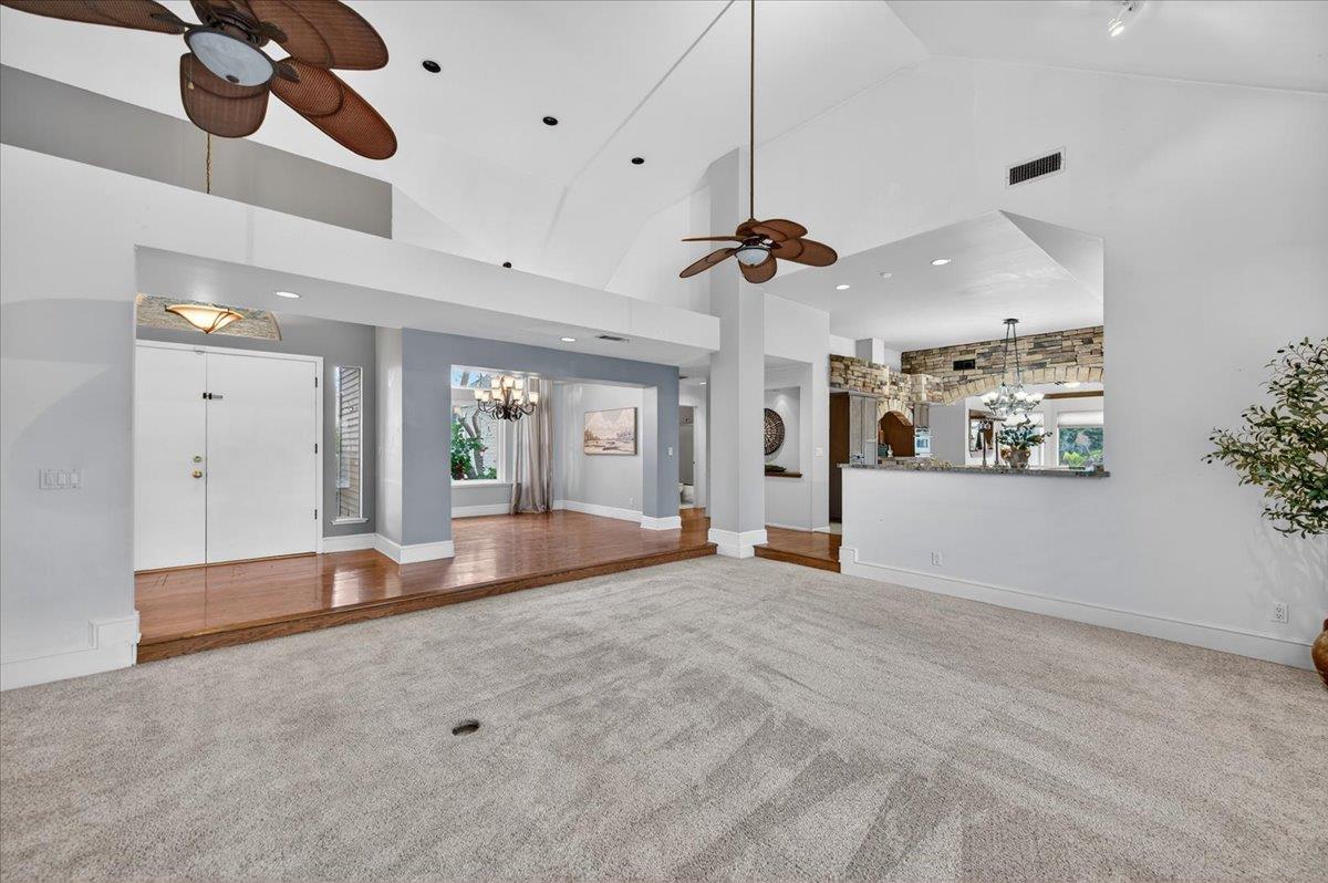 8269 N 6Th St, Fresno, CA 93720