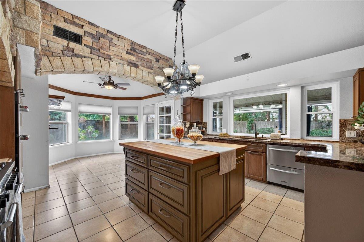 8269 N 6Th St, Fresno, CA 93720