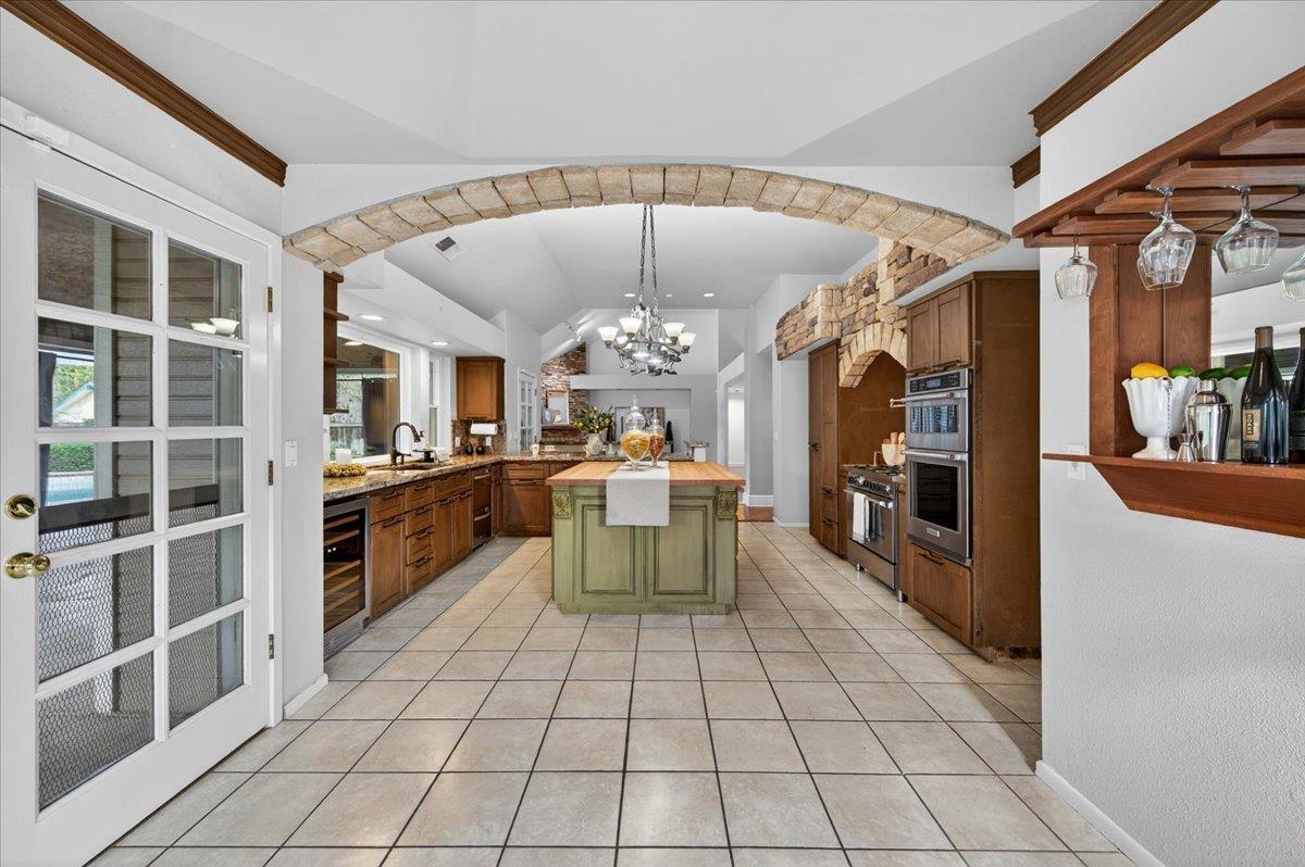 8269 N 6Th St, Fresno, CA 93720