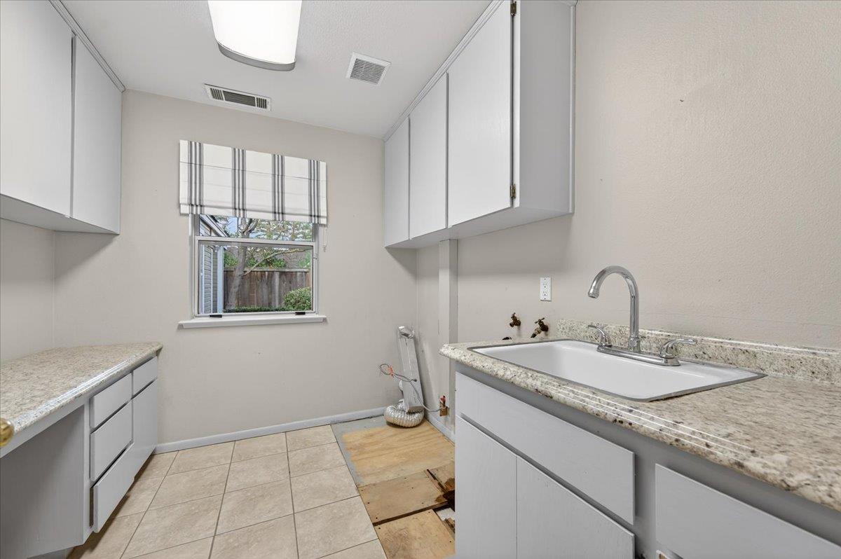 8269 N 6Th St, Fresno, CA 93720