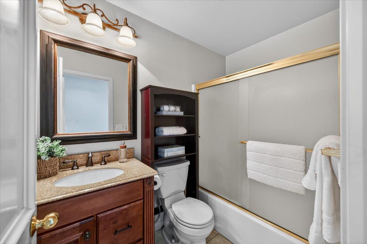 8269 N 6Th St, Fresno, CA 93720