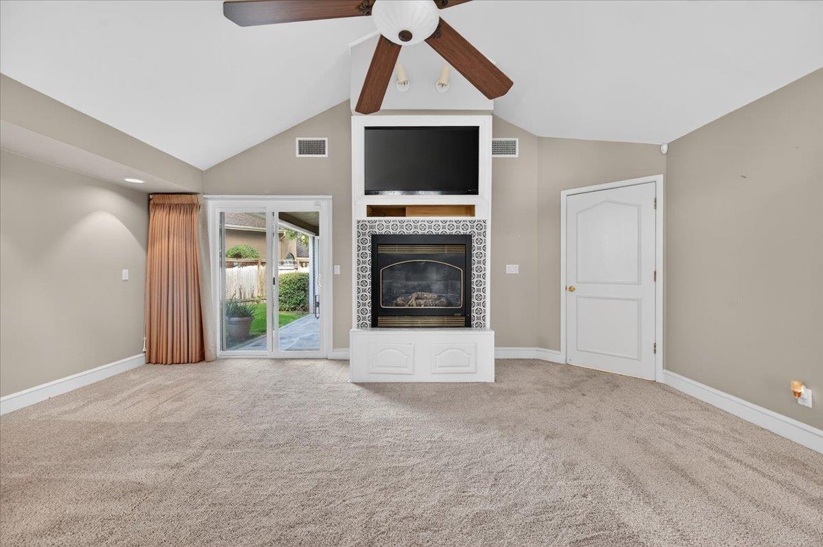 8269 N 6Th St, Fresno, CA 93720