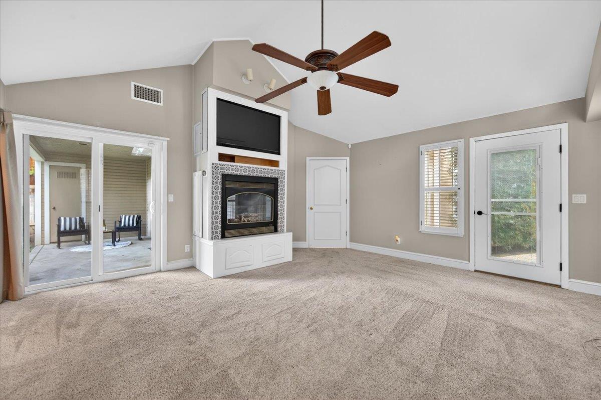 8269 N 6Th St, Fresno, CA 93720