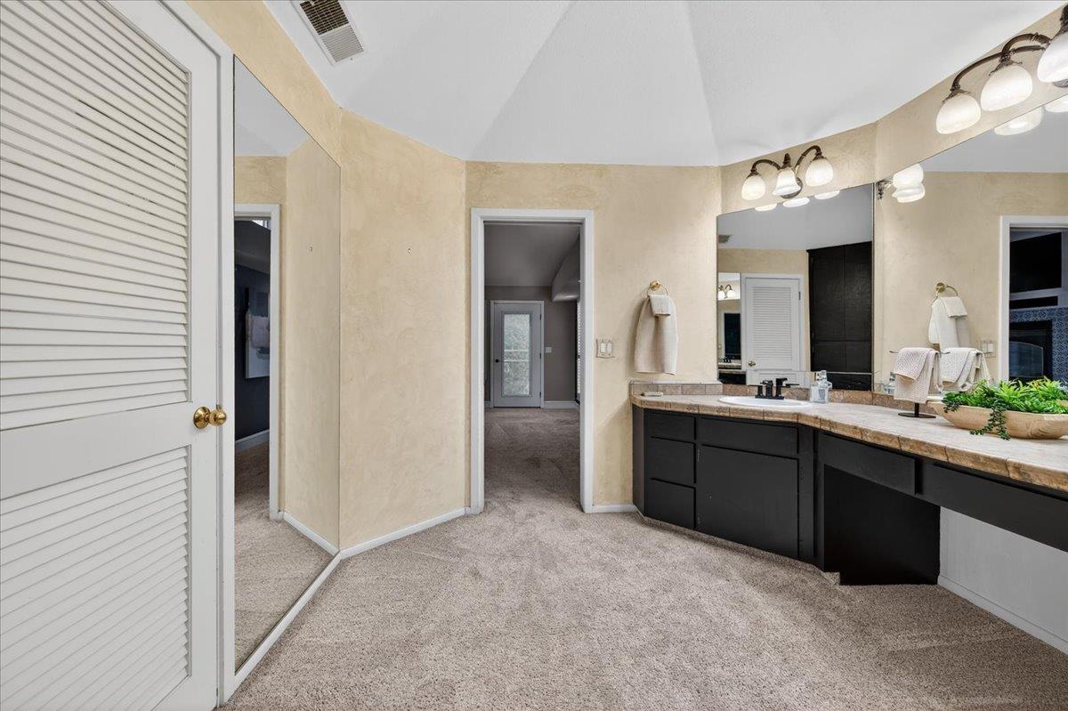 8269 N 6Th St, Fresno, CA 93720