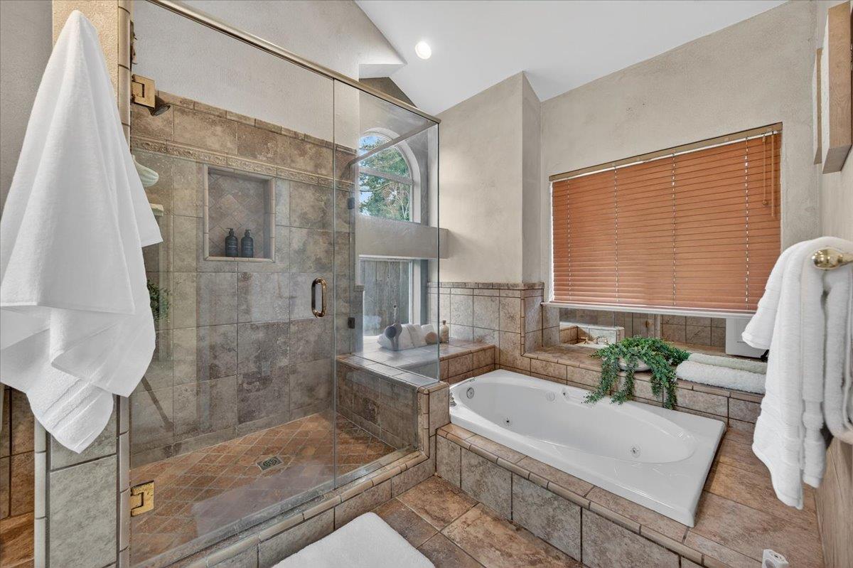 8269 N 6Th St, Fresno, CA 93720