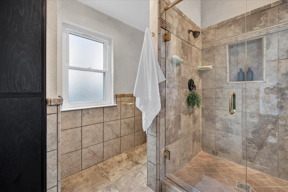 8269 N 6Th St, Fresno, CA 93720