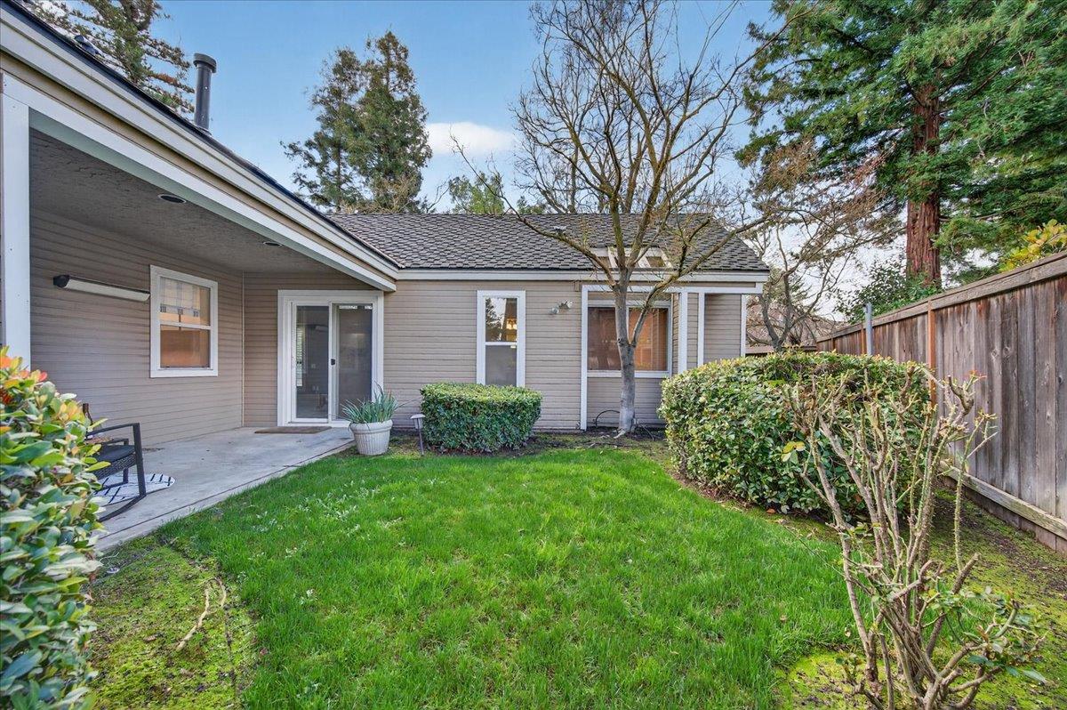 8269 N 6Th St, Fresno, CA 93720