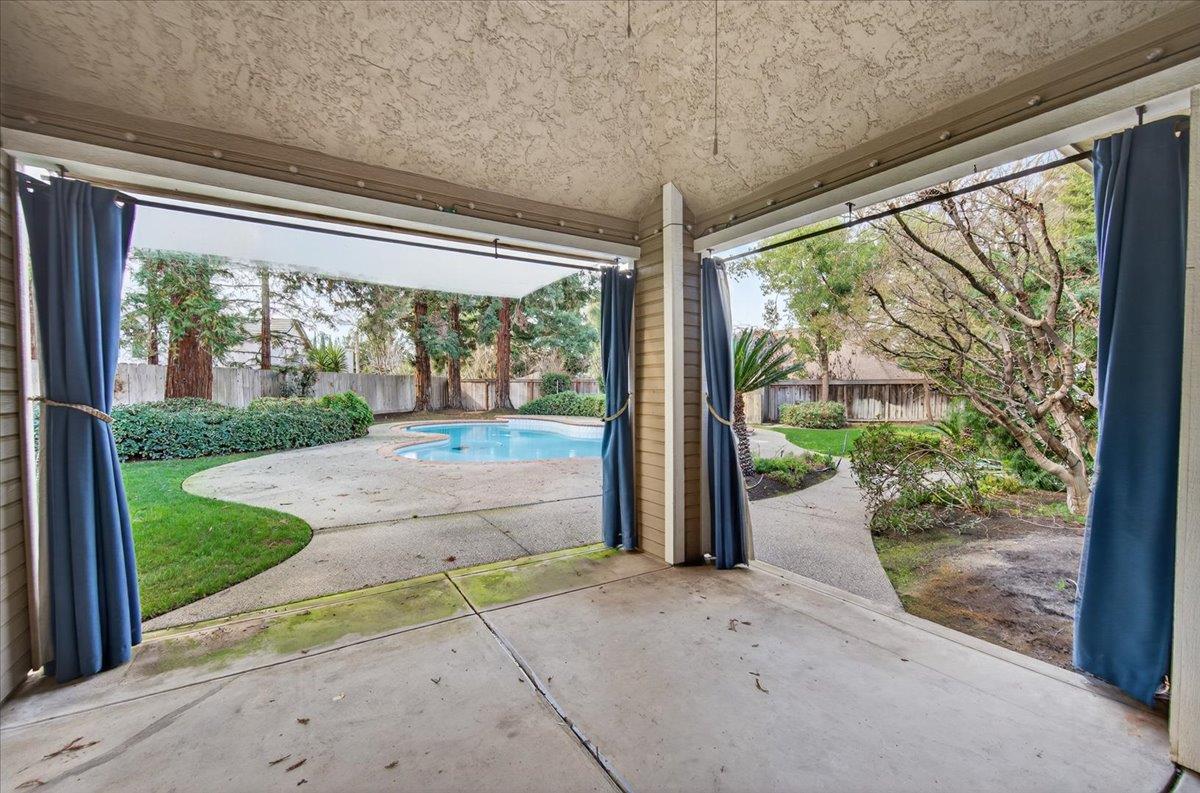 8269 N 6Th St, Fresno, CA 93720