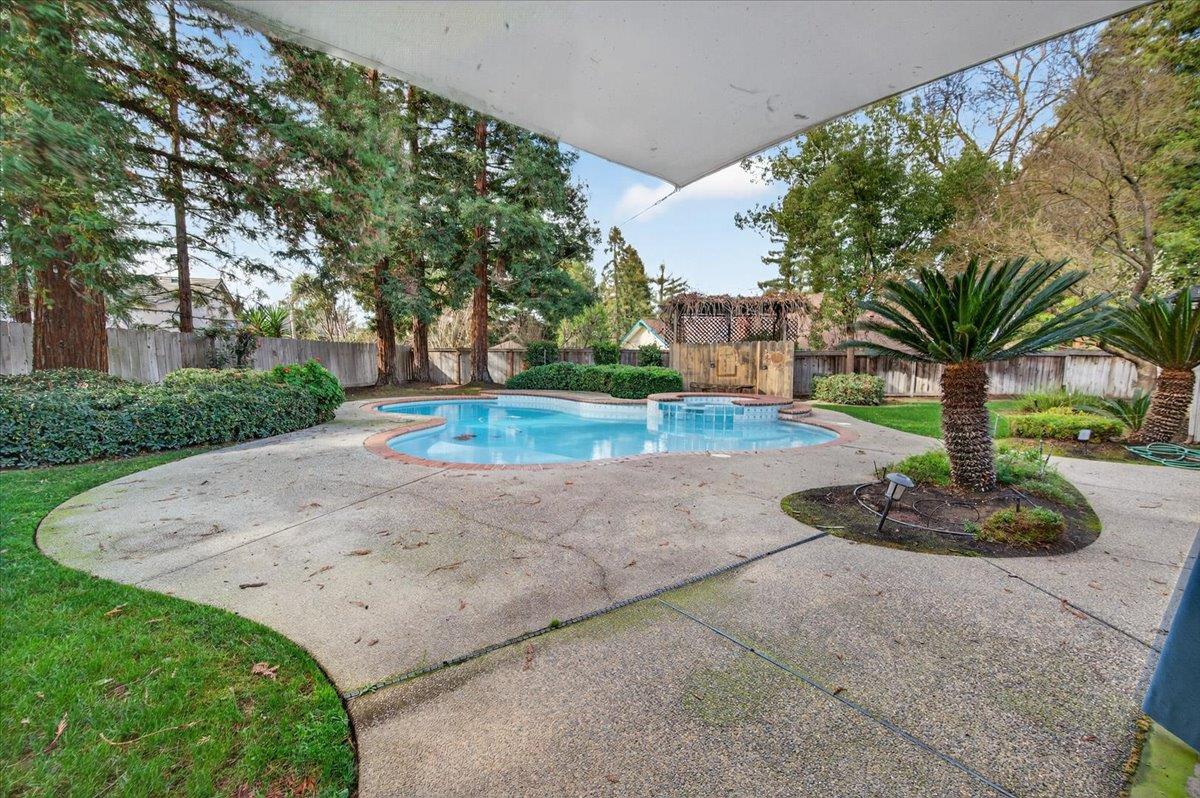 8269 N 6Th St, Fresno, CA 93720