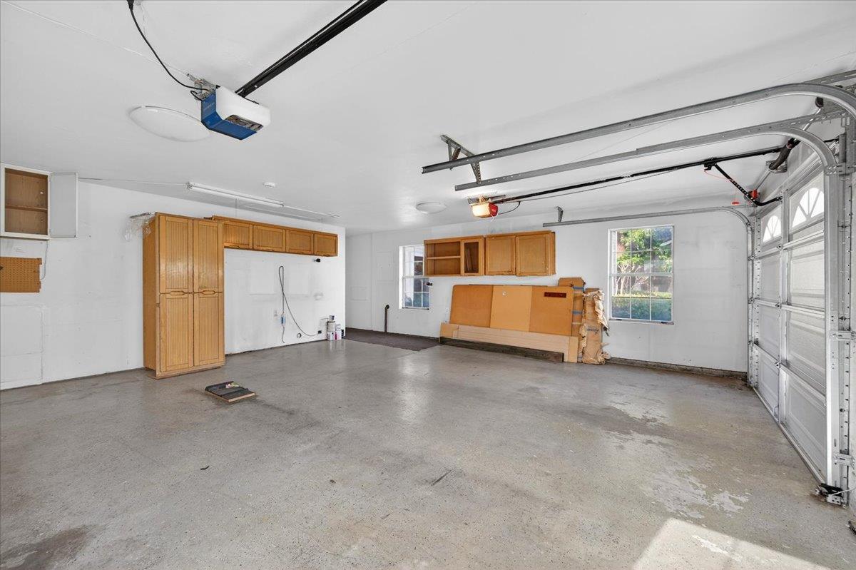 8269 N 6Th St, Fresno, CA 93720