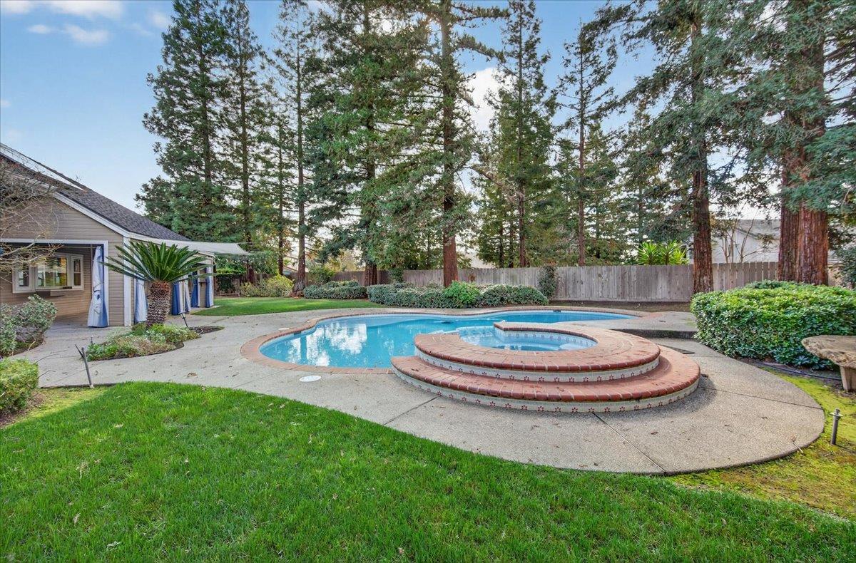 8269 N 6Th St, Fresno, CA 93720