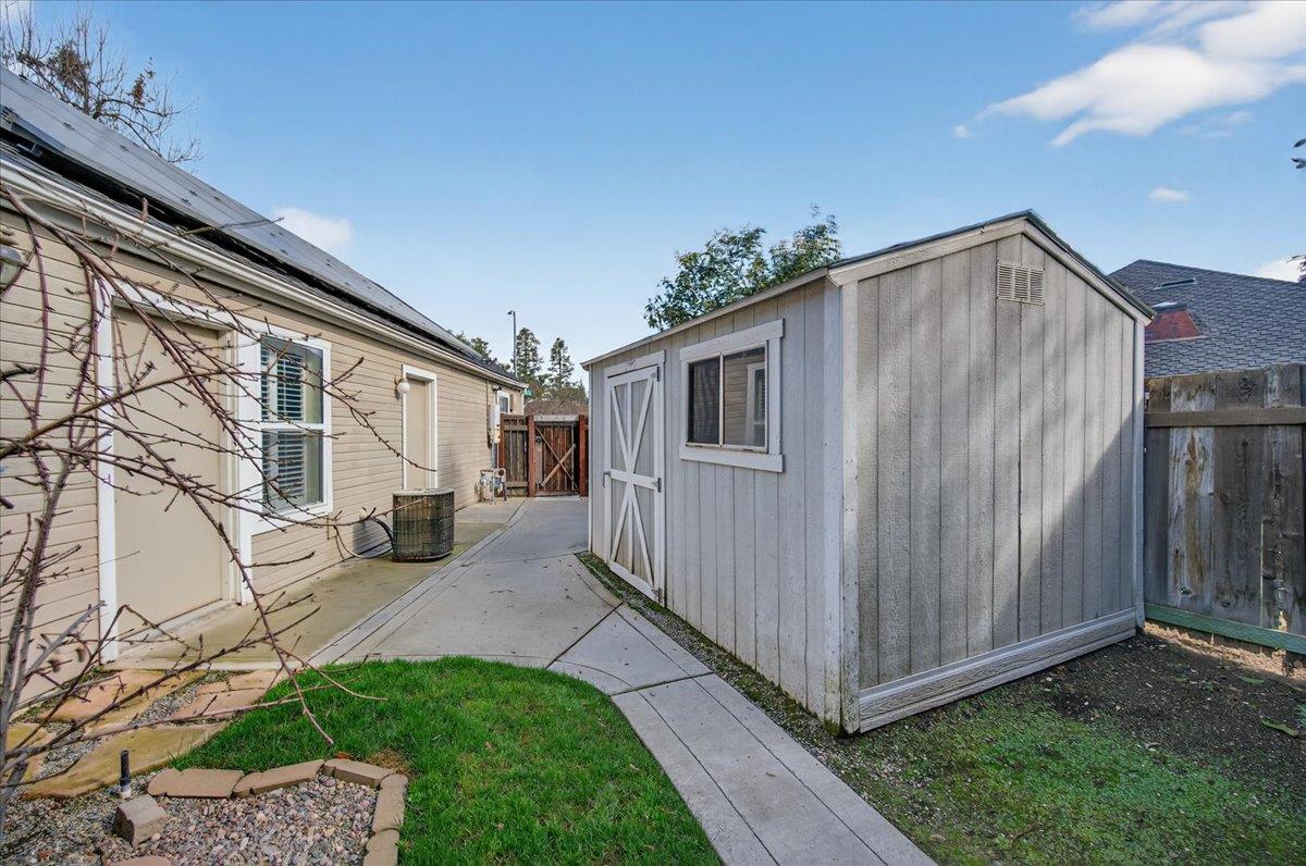 8269 N 6Th St, Fresno, CA 93720