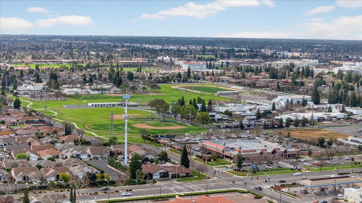 8269 N 6Th St, Fresno, CA 93720