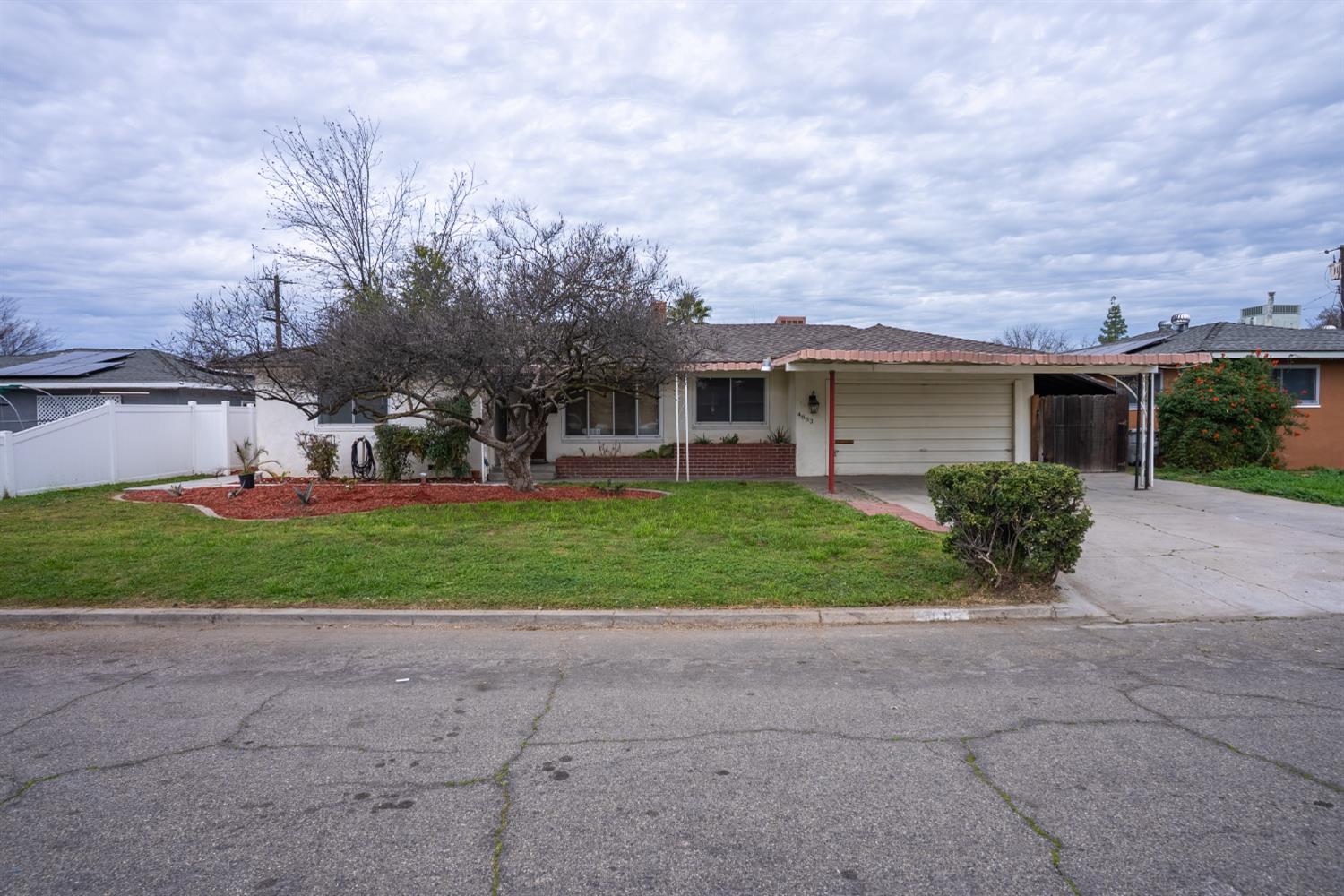 4883 E Michigan Ave, Fresno, CA 93703
