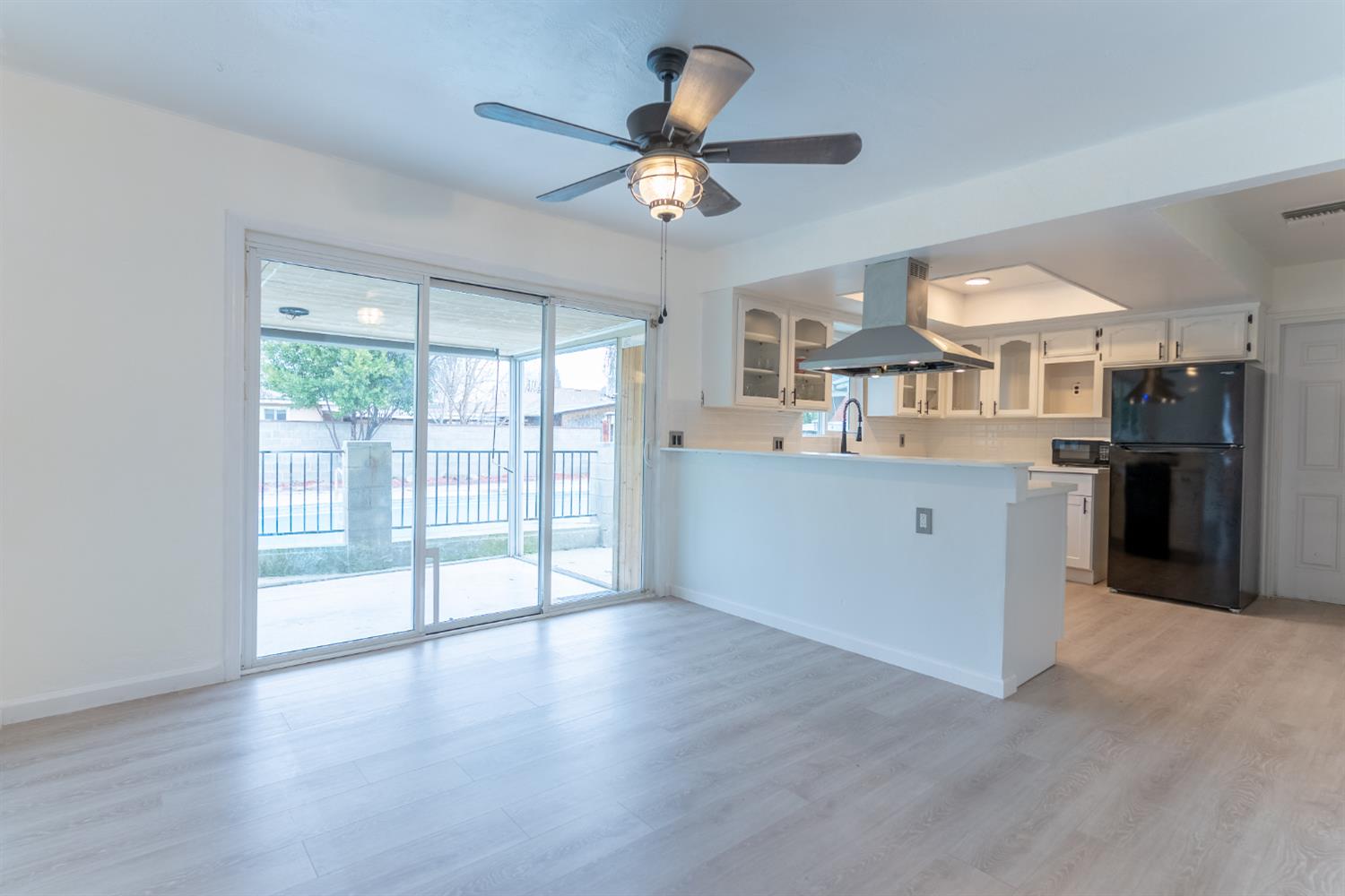 4883 E Michigan Ave, Fresno, CA 93703