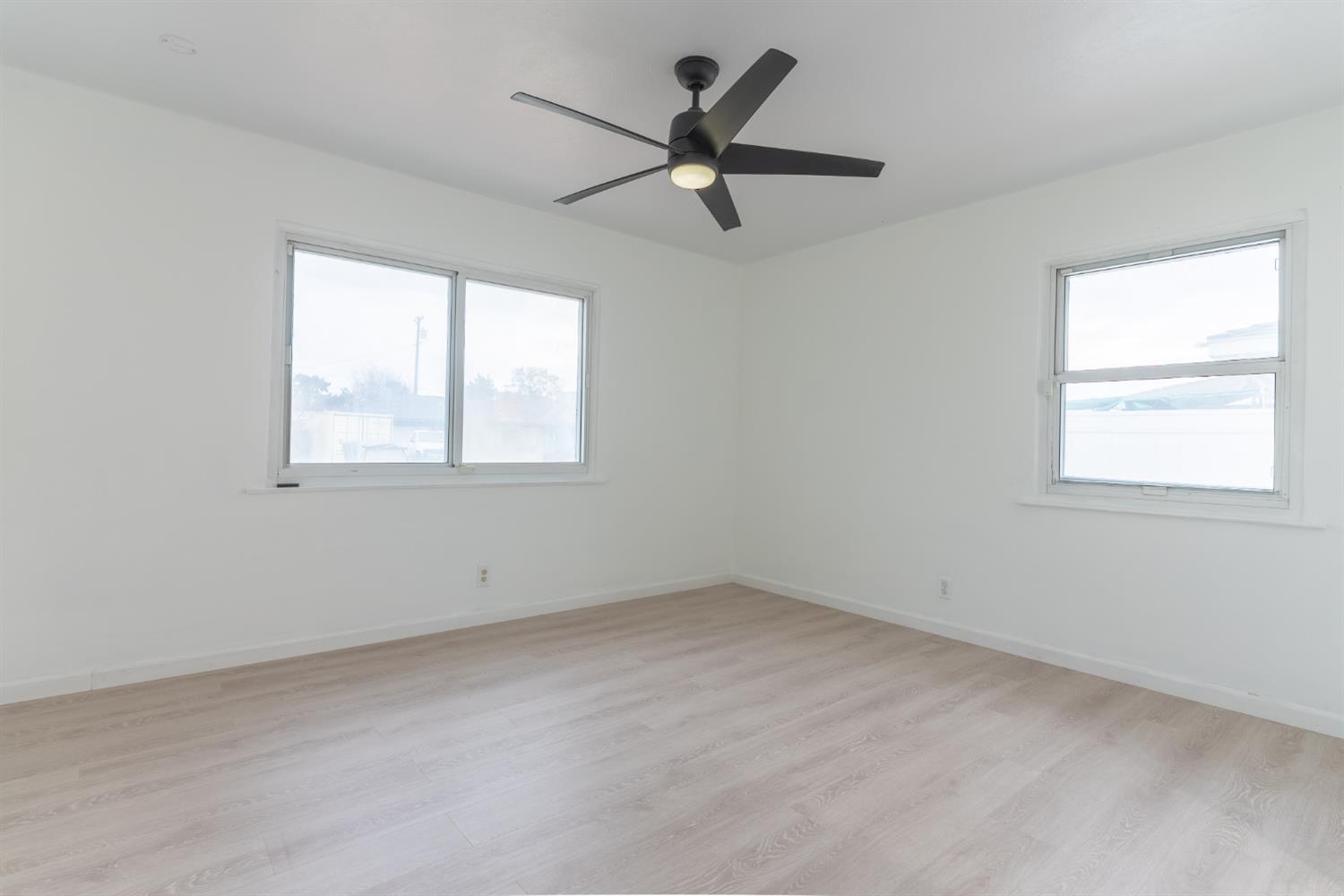 4883 E Michigan Ave, Fresno, CA 93703