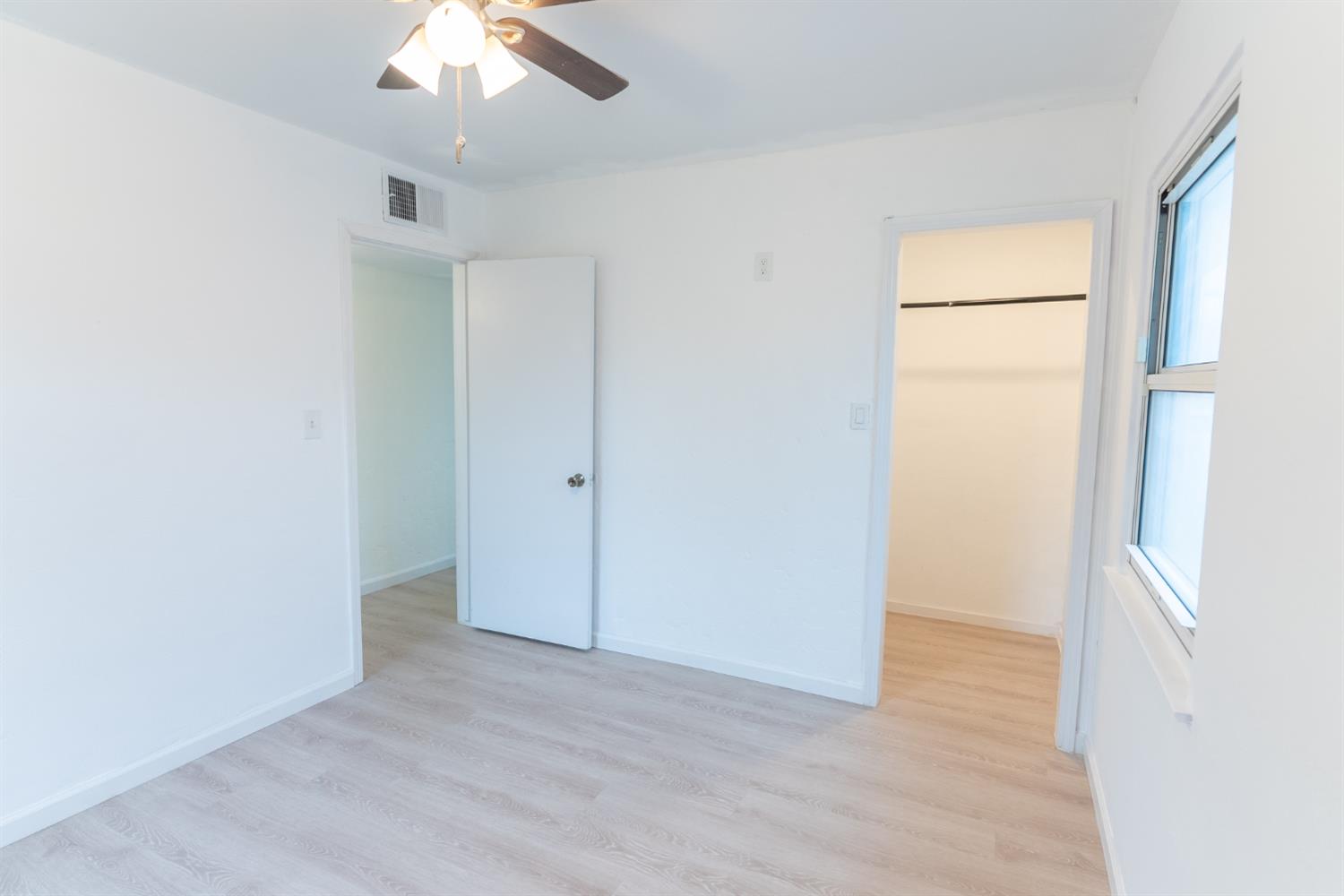 4883 E Michigan Ave, Fresno, CA 93703