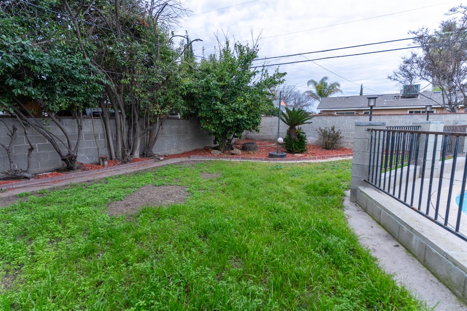 4883 E Michigan Ave, Fresno, CA 93703